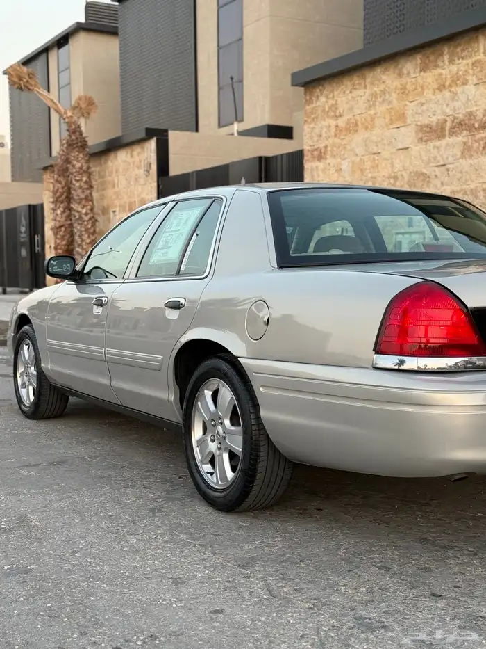 فورد كراون فكتوريا - 2012 سعودي ( استخدام شخصي ) 10