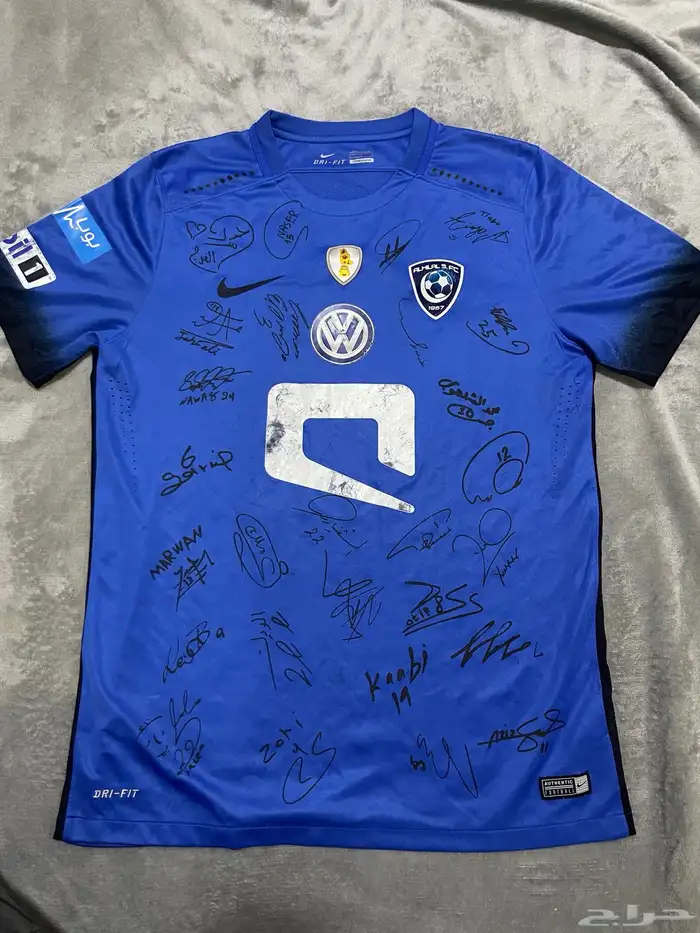 تيشرت الهلال موقع من نجوم الفريق 1