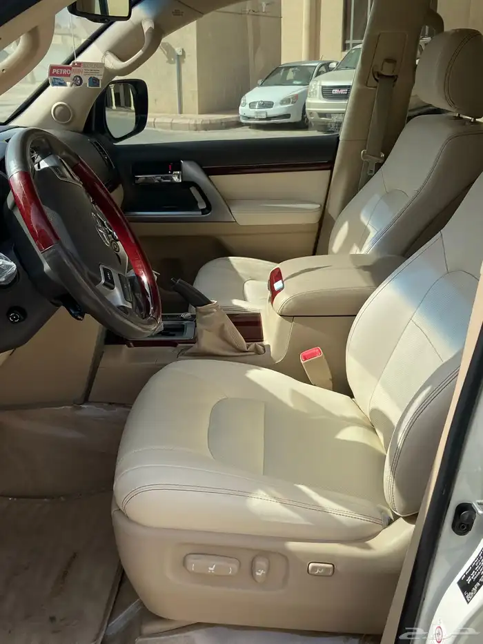 لاندكروزر فل كامل vxr2014 لمتد 0 50 880 4617 الباحه 8