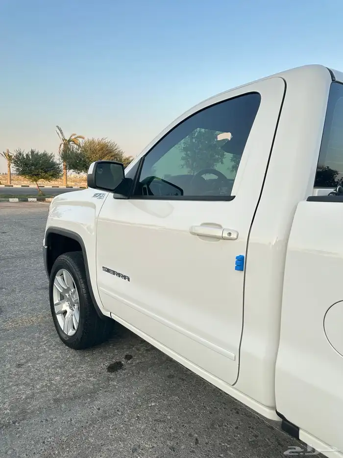 للبيع جمس سييرا 2018 غماره Z71 دبل 4X4 فل 18