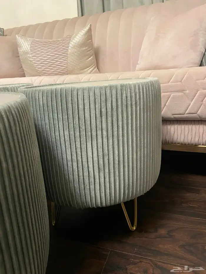 طاولة كبيرة واربعة طاولات خدمة وطاولتين طويلة 1