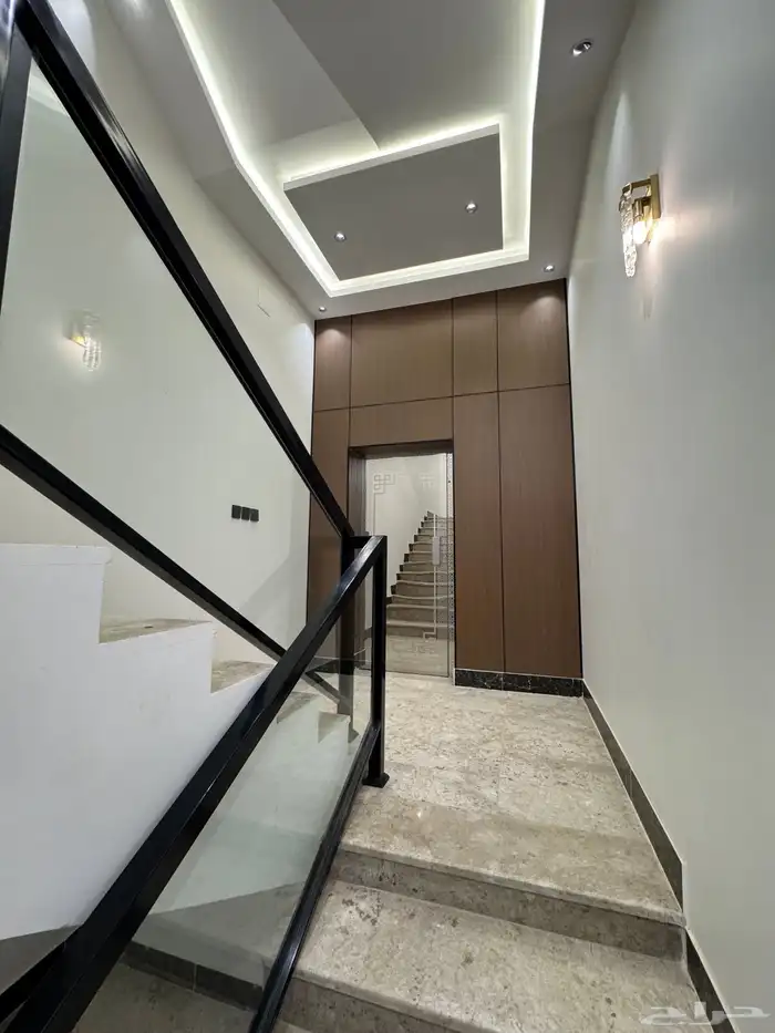 للبيع بالمحاله روف علوي بمدخل سياره تشطيب vip 3