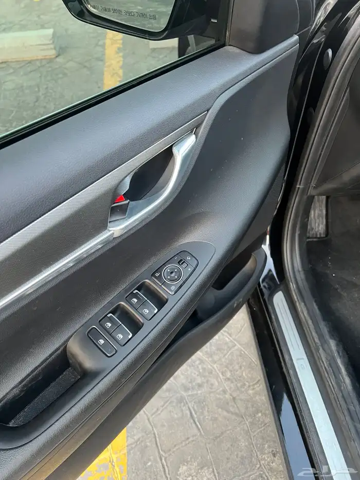 ازيرا 2022 v6 ( بنزين ) بحالة الوكالة 9