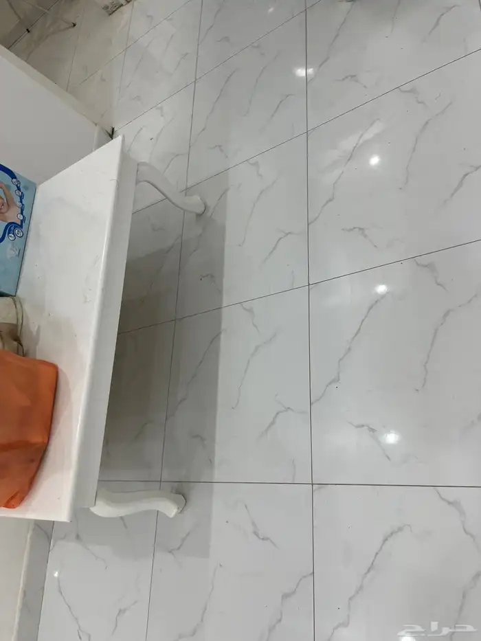 للبيع طواله وسرير 2