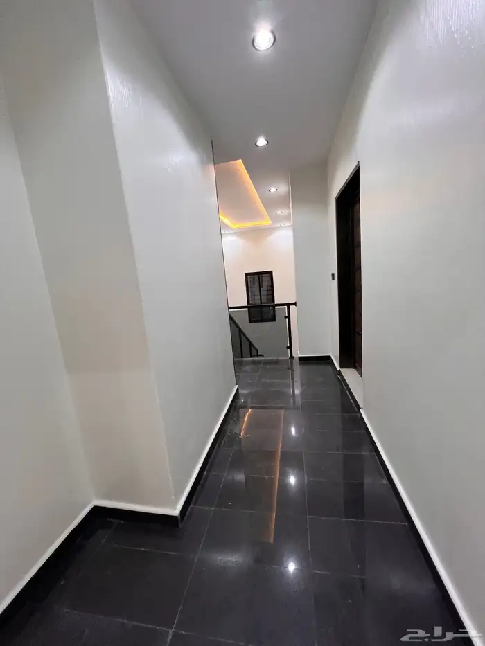 للبيع فيلا روف مع ملحق حى الراقى خميس مشيط780 الف 41