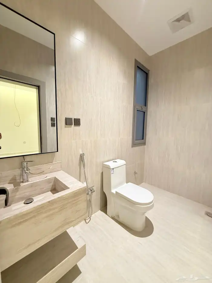 للبيع شقه علويه بسطح خاص بالقرب من نادي ضمك بسعر470الف 14