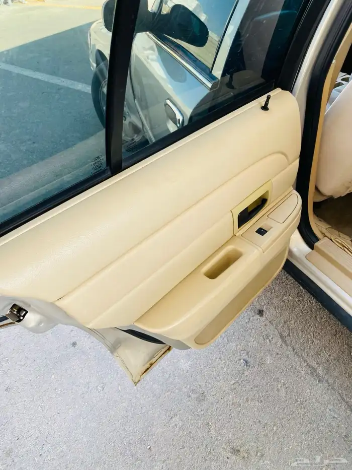 فورد كراون فيكتوريا 2012 9