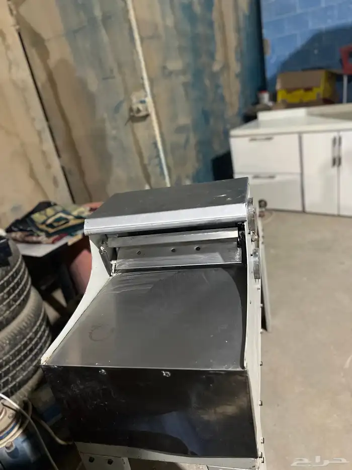 ساج وعجانة وفرادة خبز وثلاجة عرض متر ونص في متر ونص وطولت 2