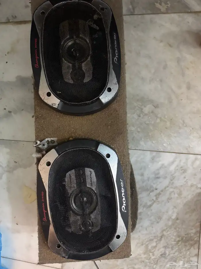 سماعات بينور بصندوق كانو في جيب ربع 6