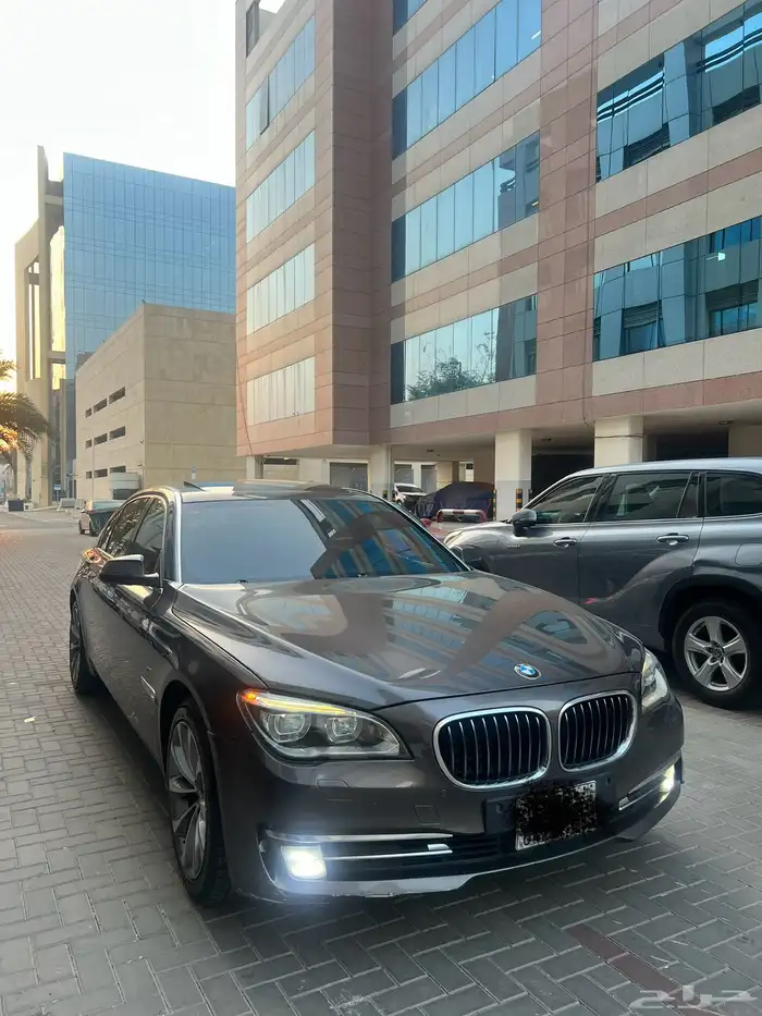 بي ام دبليو 2015 فل كامل 730 نظيف 0