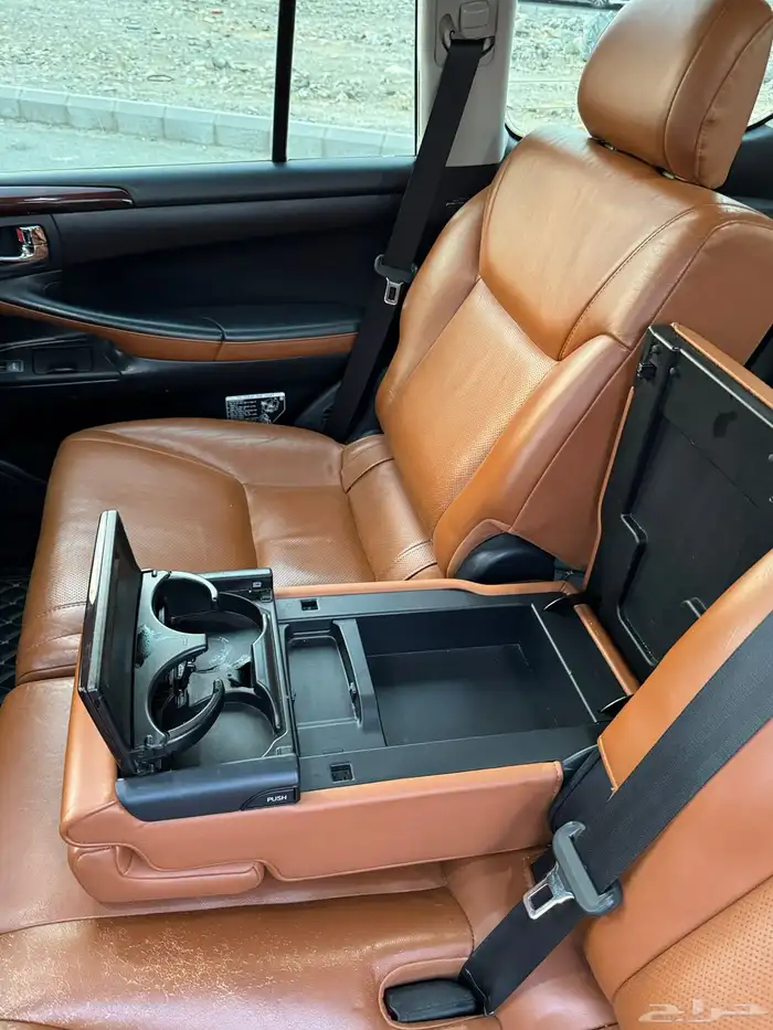 لكزس LX570 2011 بحالة الوكاله 12
