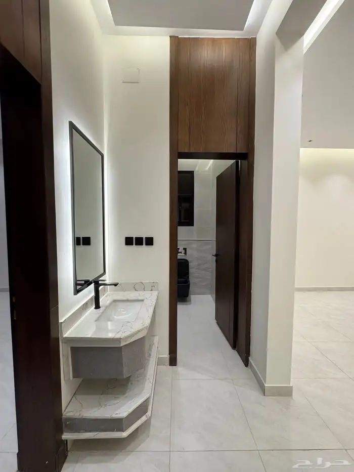 للبيع بالمحاله روف علوي بمدخل سياره تشطيب vip 5