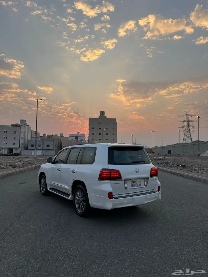لكزس LX570 2011 بحالة الوكاله 1