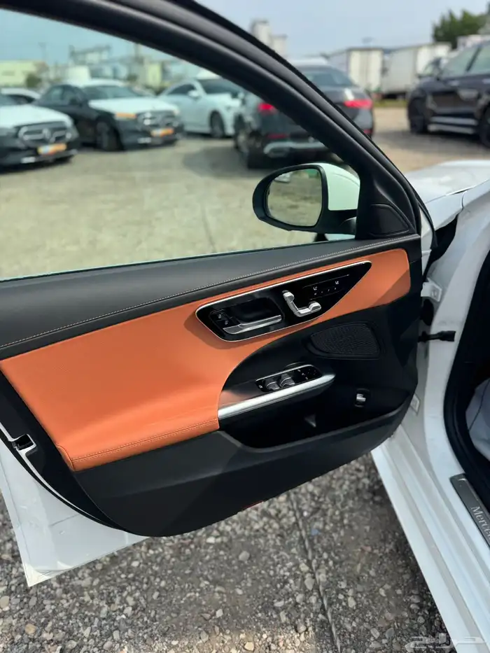 مرسيدس C200 موديل 2025(اصفار) 9