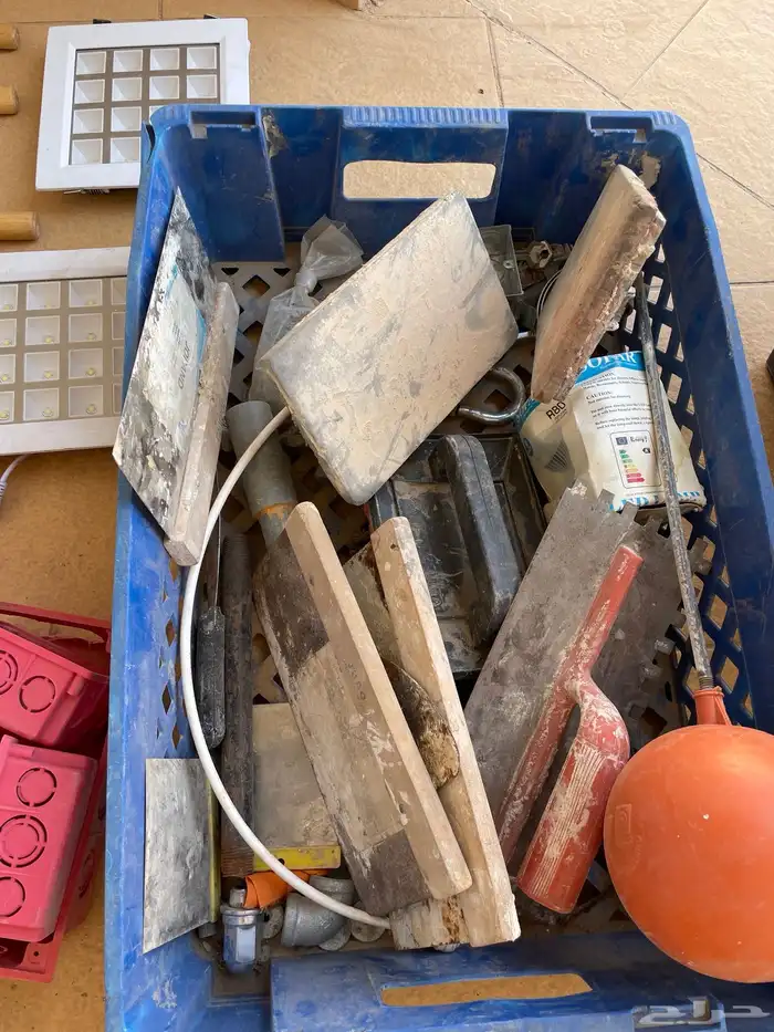 علب حديد ومواد سباكه جديده وادوات لياسه ومراوح شفط 1