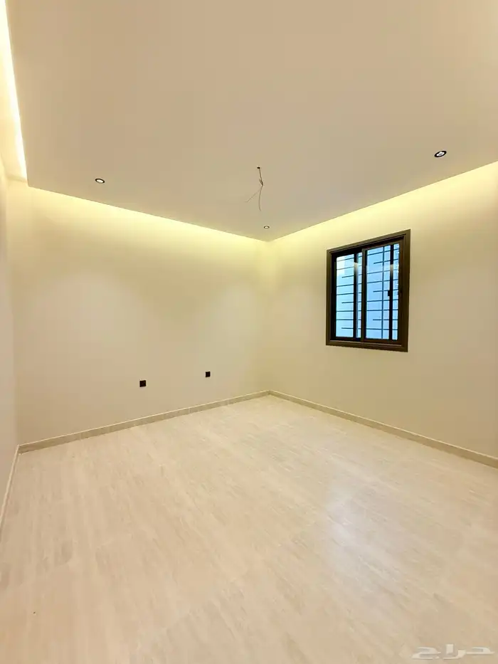 للبيع شقه علويه بسطح خاص بالقرب من نادي ضمك بسعر470الف 8