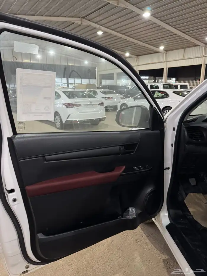 هايلوكس غماره 2023 فل كامل بنزين 9