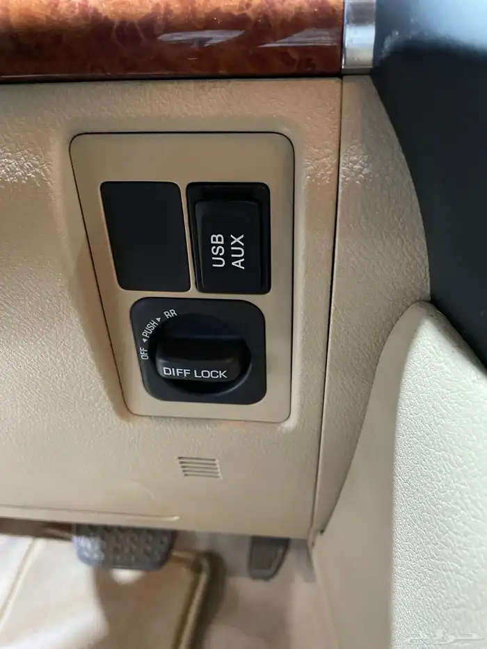 للبيع جيب جي اكس ار 2014 فل كامل عبداللطيف عداد 86 الف 22