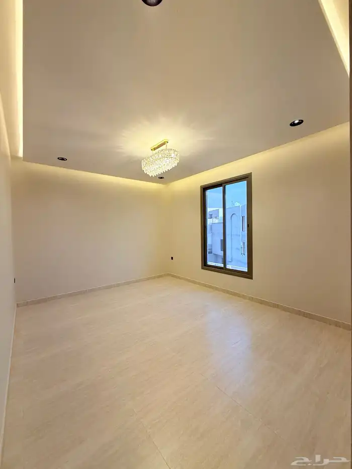 للبيع شقه علويه بسطح خاص بالقرب من نادي ضمك بسعر470الف 2