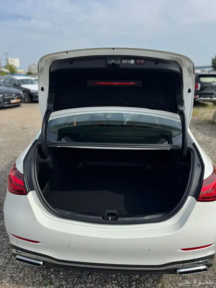 مرسيدس C200 موديل 2025(اصفار) 8