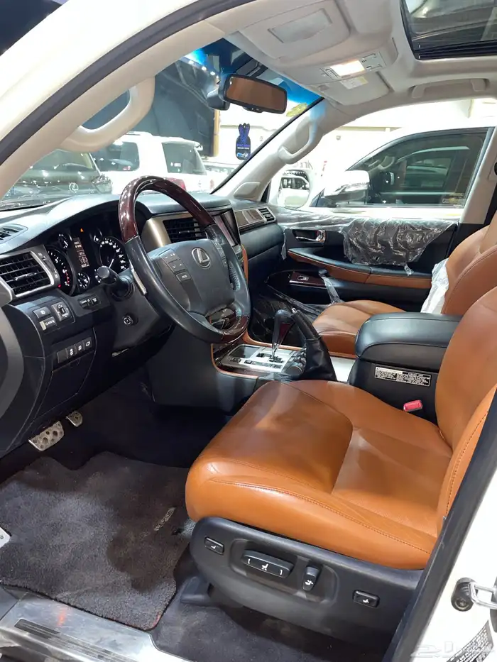 للبيع لكزس LX570 اسبورت 2014 عبداللطيف عداد 89 الف 10