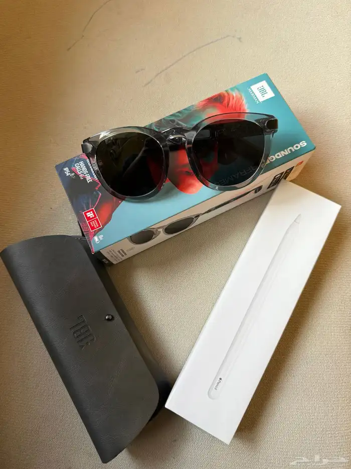 للبيع نظارة و سماعة JBL وقلم ايباد جيل الثاني 0