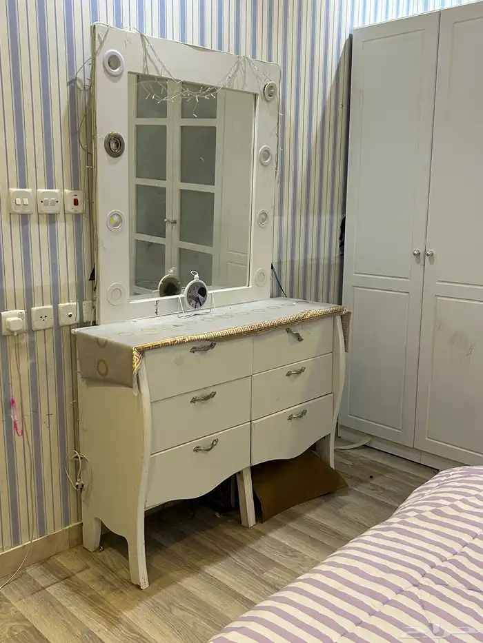 غرفة نوم بالمرتبة 1000 ريال ومطبخ 3 متر 500 ريال و ركنة 250 3