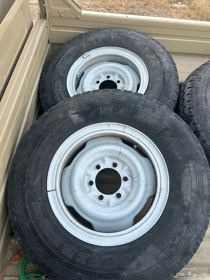 4 كفرات بجنوطها تركب للشاص والجييب 83  84 1