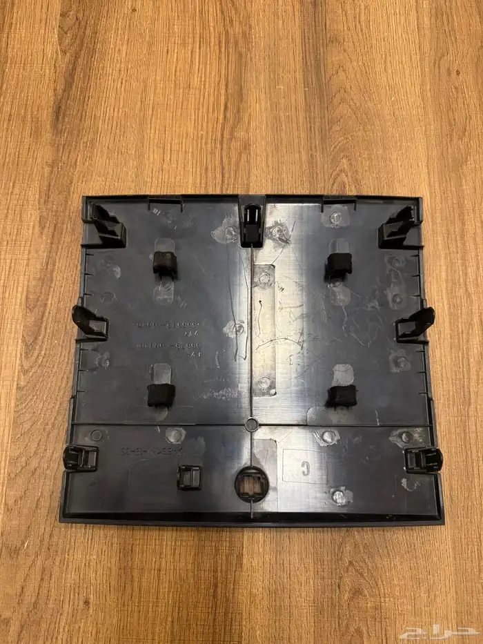 غطاء الطبلون لاندكروزر 2011 1