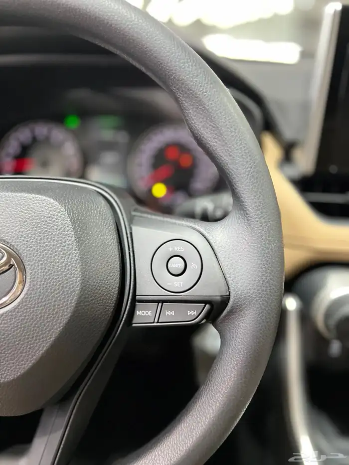 تويوتا   راف فور دفع امامي بنزين 2025جديد سعودي 98.900 شامل 18