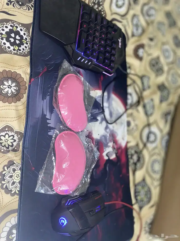 كيبورد وا ماوس وا فرشة تحط فيها الكيبور ول ماوس 1