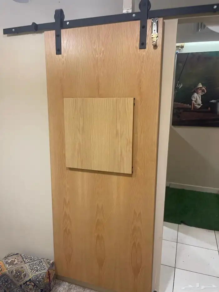 أبواب خشب سحب مع نافذة لغرف العوائل او كبائن المطاعم 0