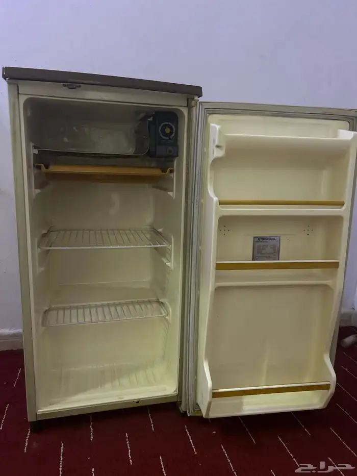 ثلاجه نظيفه يبرد مره في كسر بسيط ما يضر للبيع ب 150 1