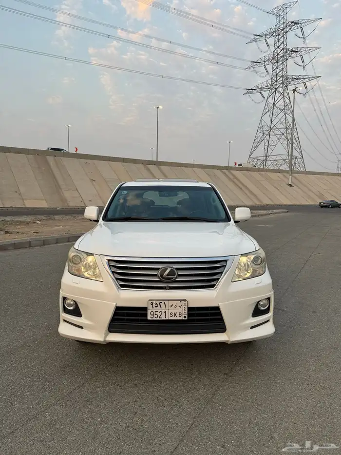 لكزس LX570 2011 بحالة الوكاله 6