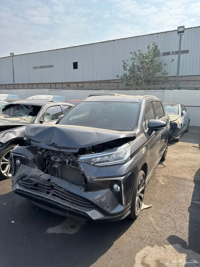 سيارات مصدومه 52