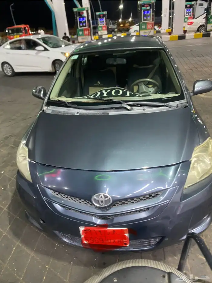 تويوتا. يارس 2011 0