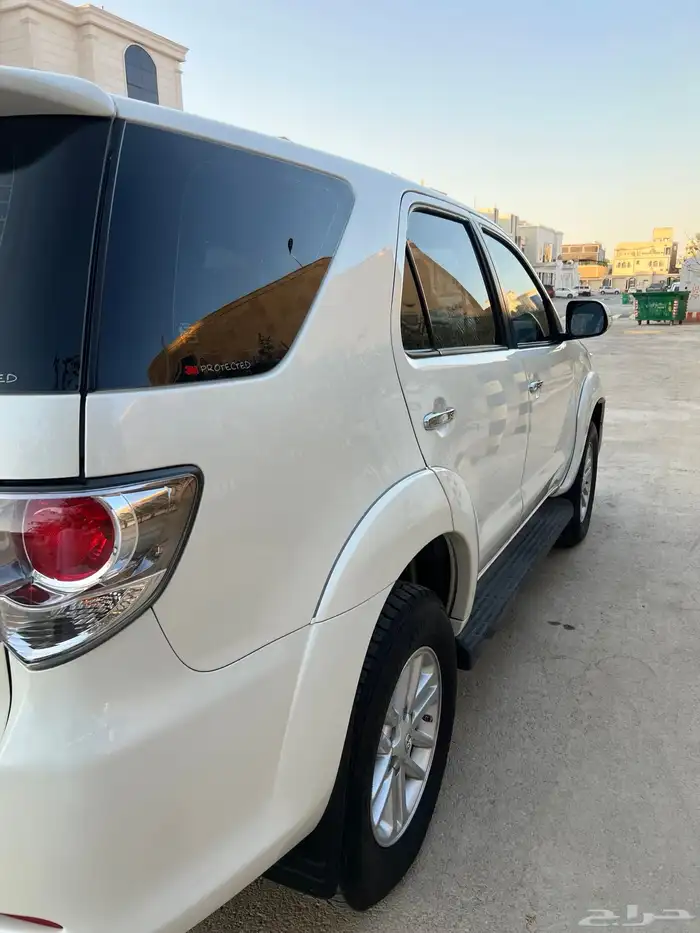 للبيع فورتشنر 2015 مخزن 4 سلندر تماتيك سعودي 11