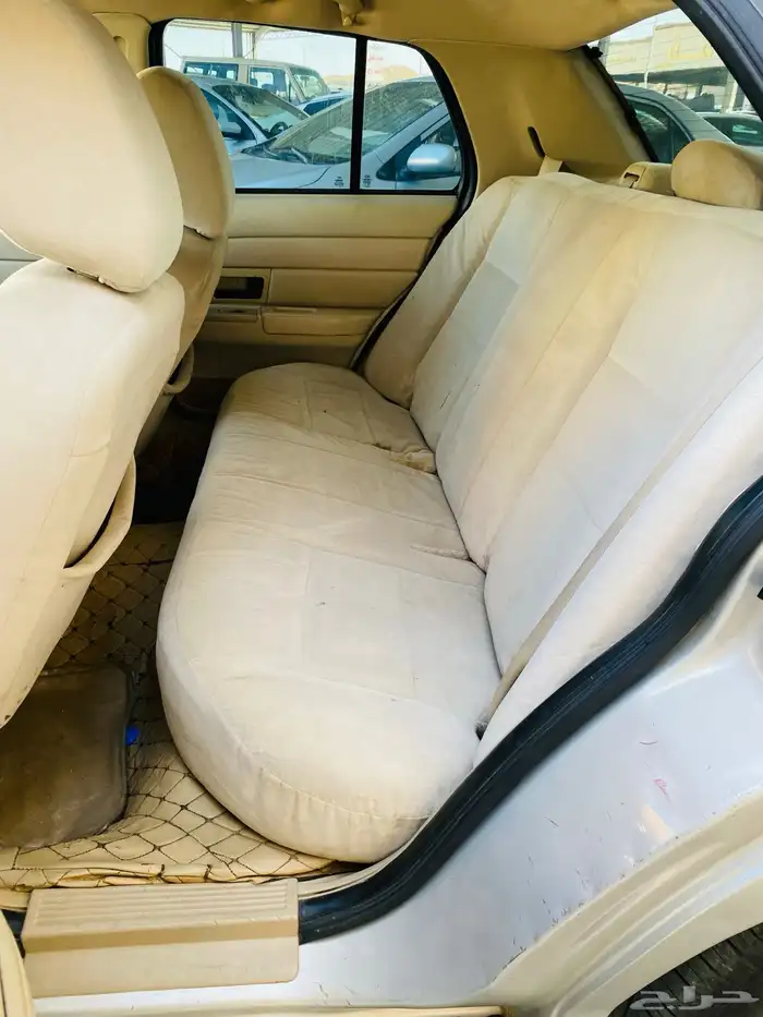 فورد كراون فيكتوريا 2012 8