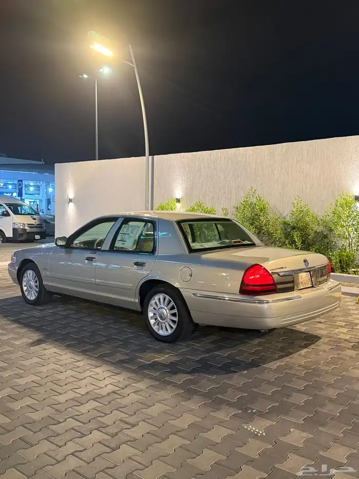 فورد جراند ماركيز 2010 5