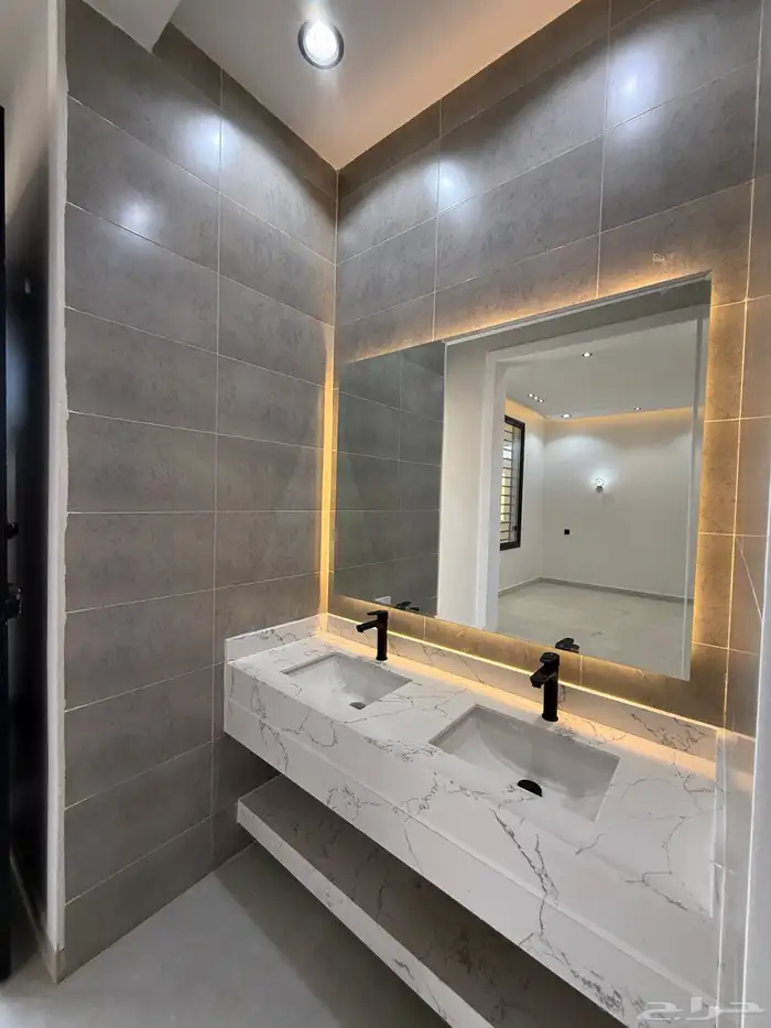 للبيع شقق ارضيه وارواف علويه بأسعار صيدة بموقع مميز بالخميس 6