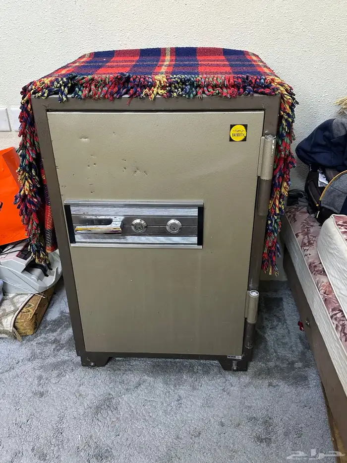 للبيع تجوري او خزنة نظيفة 0