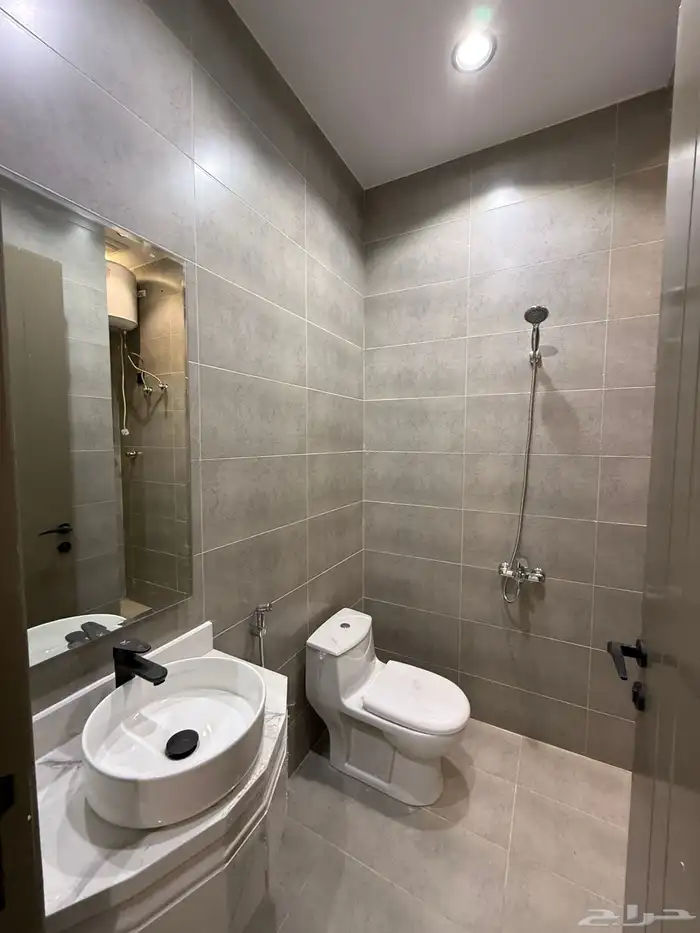 للبيع شقق ارضيه وارواف علويه بأسعار صيدة بموقع مميز بالخميس 20