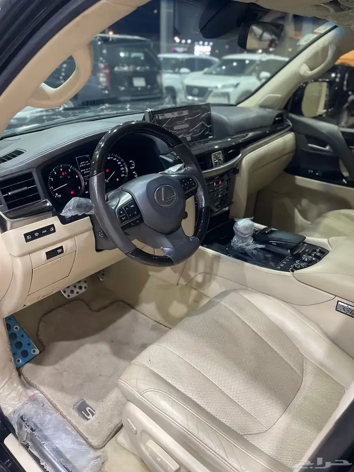 جيب لكزس ال اكس 570 موديل 2020 7