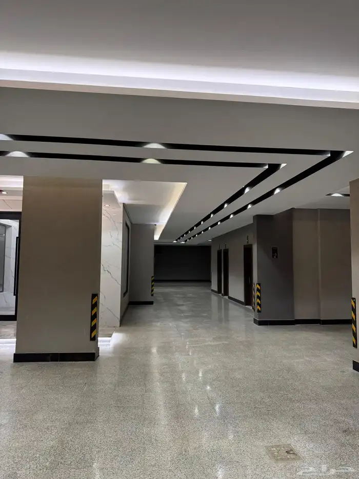 شقة روف 6 غرف بحي المروة للايجار 24