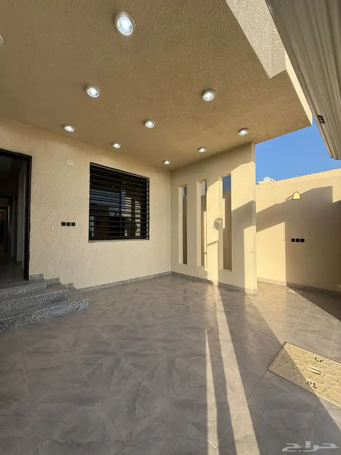 للبيع شقق ارضيه وارواف علويه بأسعار صيدة بموقع مميز بالخميس 3