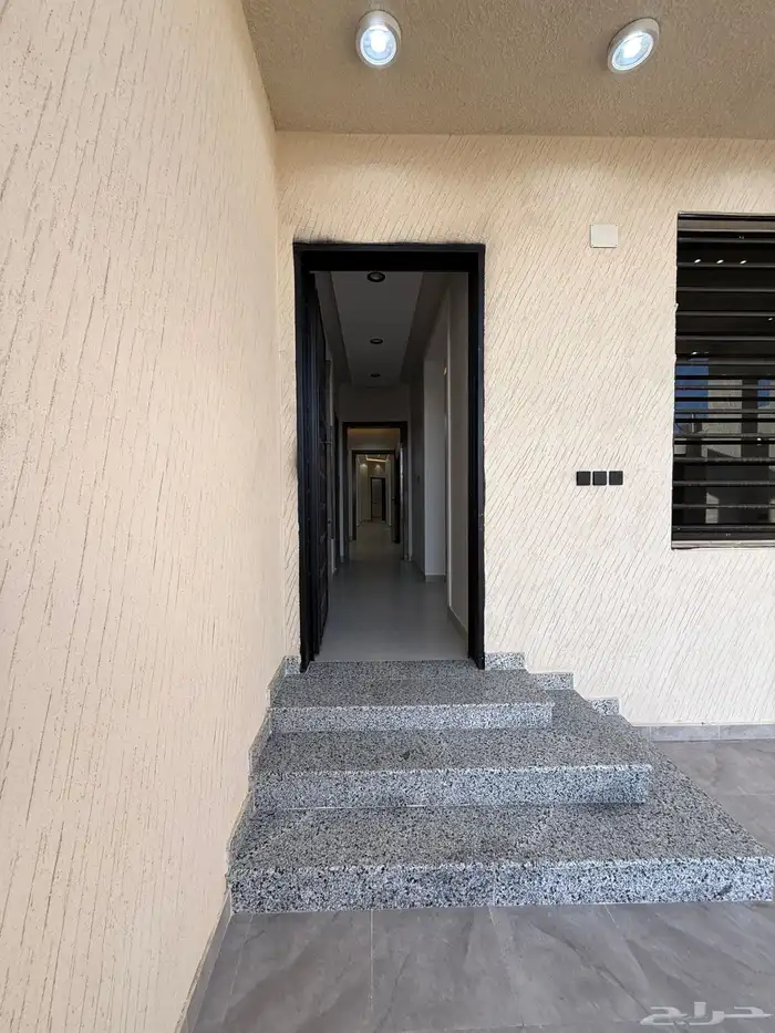 للبيع شقق ارضيه وارواف علويه بأسعار صيدة بموقع مميز بالخميس 4