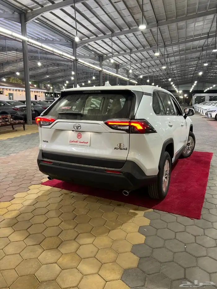 تويوتا   راف فور دفع امامي بنزين 2025جديد سعودي 98.900 شامل 5