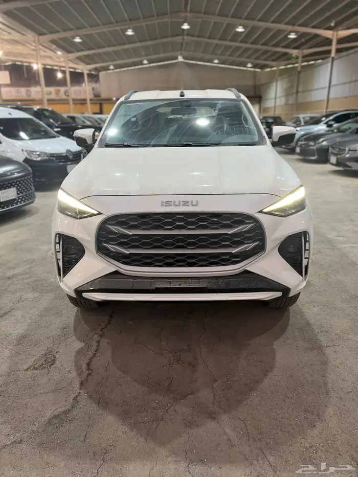 ايسوزو جيب mux 2025 بريمي فل كامل 1