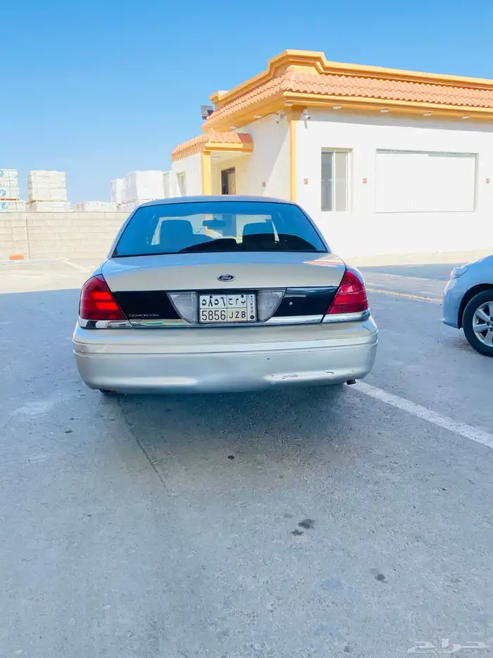 فورد كراون فيكتوريا 2012 4