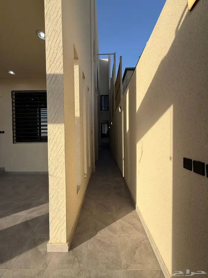 للبيع شقق ارضيه وارواف علويه بأسعار صيدة بموقع مميز بالخميس 2